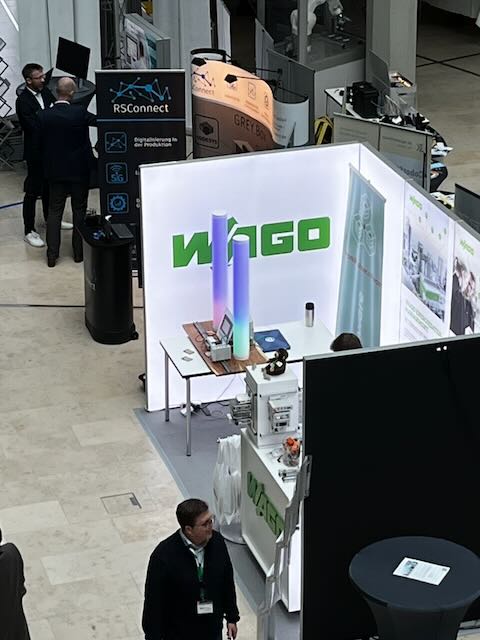WAGO-Stand und benachbarte Partneraufsteller auf dem Produktionsforum Lingen 2024.
